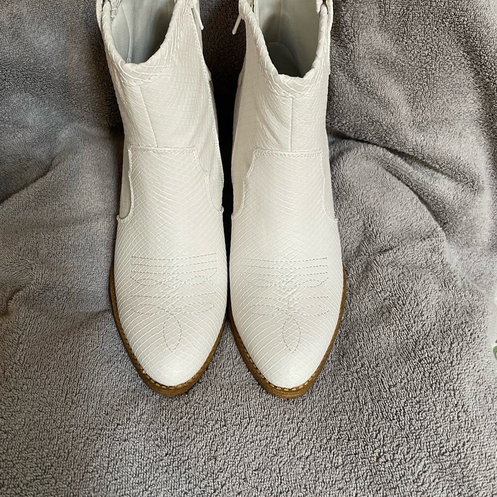 Dirty Laundry White Heeled Boots with Textured Fabric